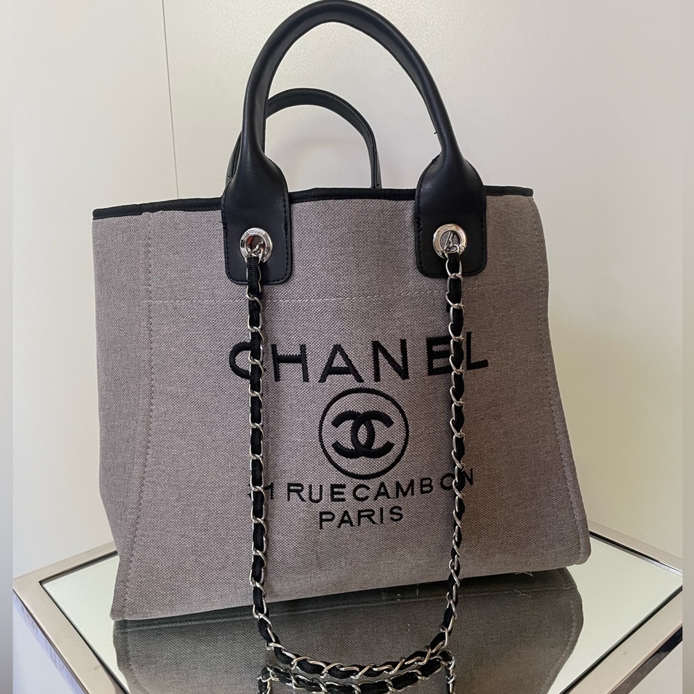Grey tote bag